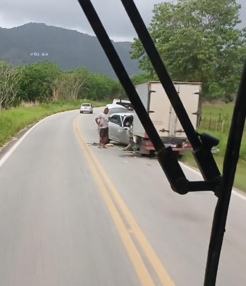 Grave acidente em Saquarema causou a morte de duas pessoas — Foto: Redes sociais
