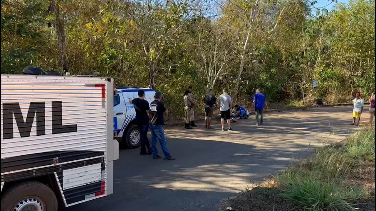 VÍDEO: Corpo de jovem é encontrado degolado em rua de Luzimangues | G1