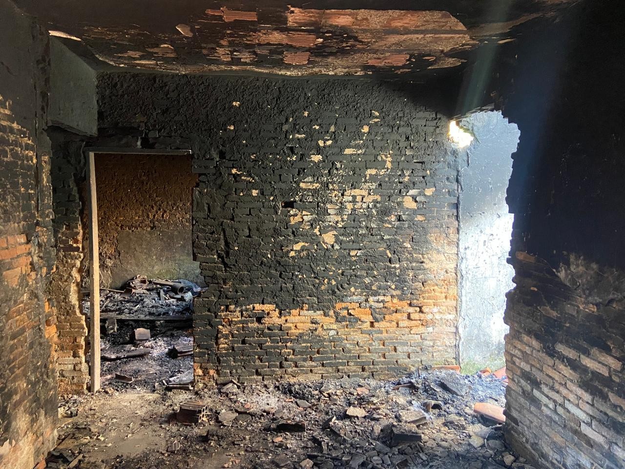 Homem morre após sofrer queimaduras durante incêndio em casa em Piracicaba
