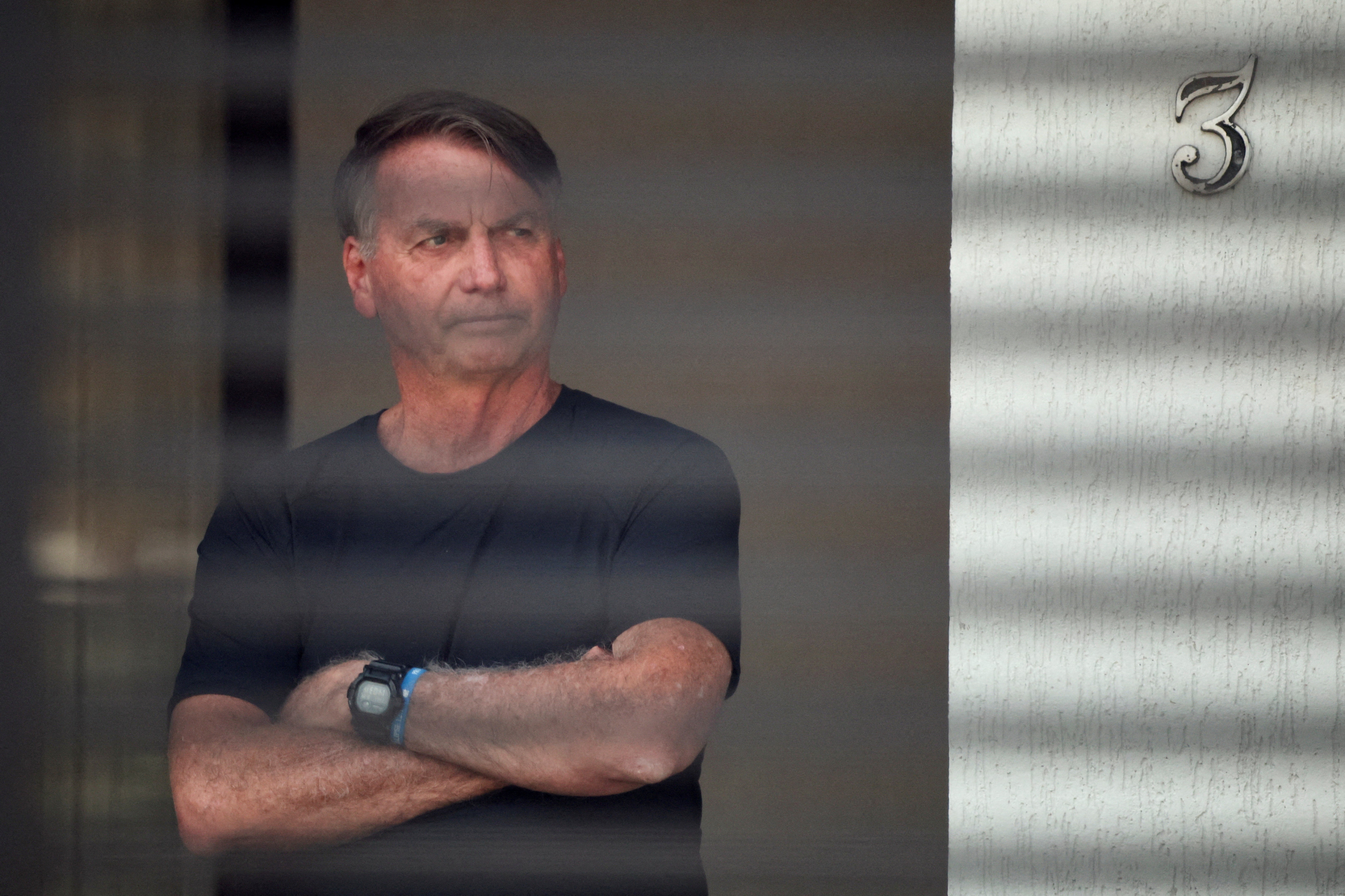 Vigilância integral de Bolsonaro, se autorizada, não é nova restrição, diz jurista