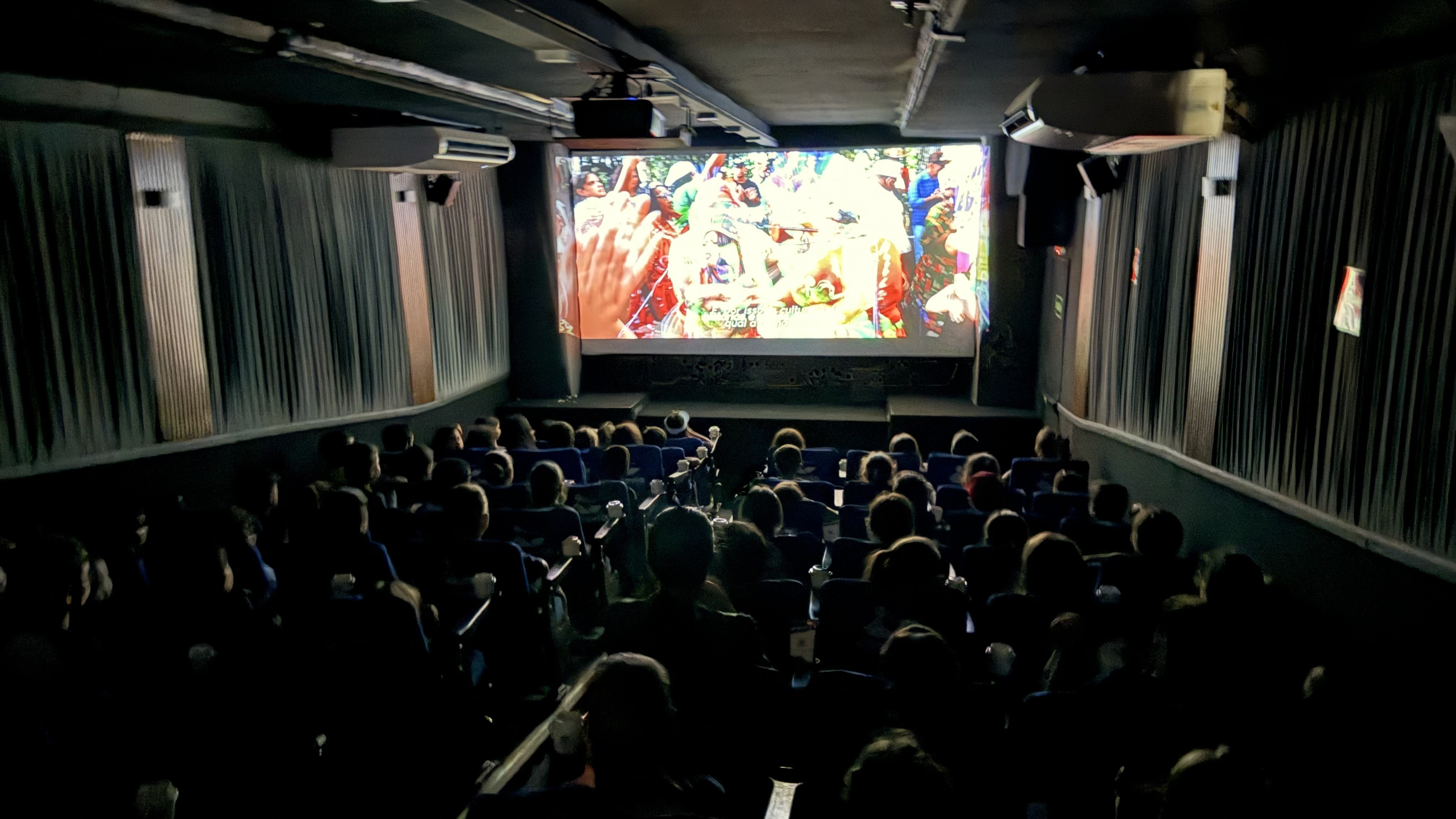 Carreta com cinema gratuito exibe filmes como 'Mufasa: O Rei Leão' e 'A Pequena Sereia' na Brasilândia; veja horários