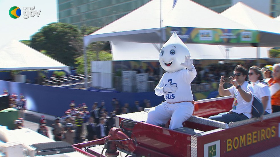 Zé Gotinha participa de desfile de 7 de Setembro, em Brasília — Foto: EBC/Reprodução