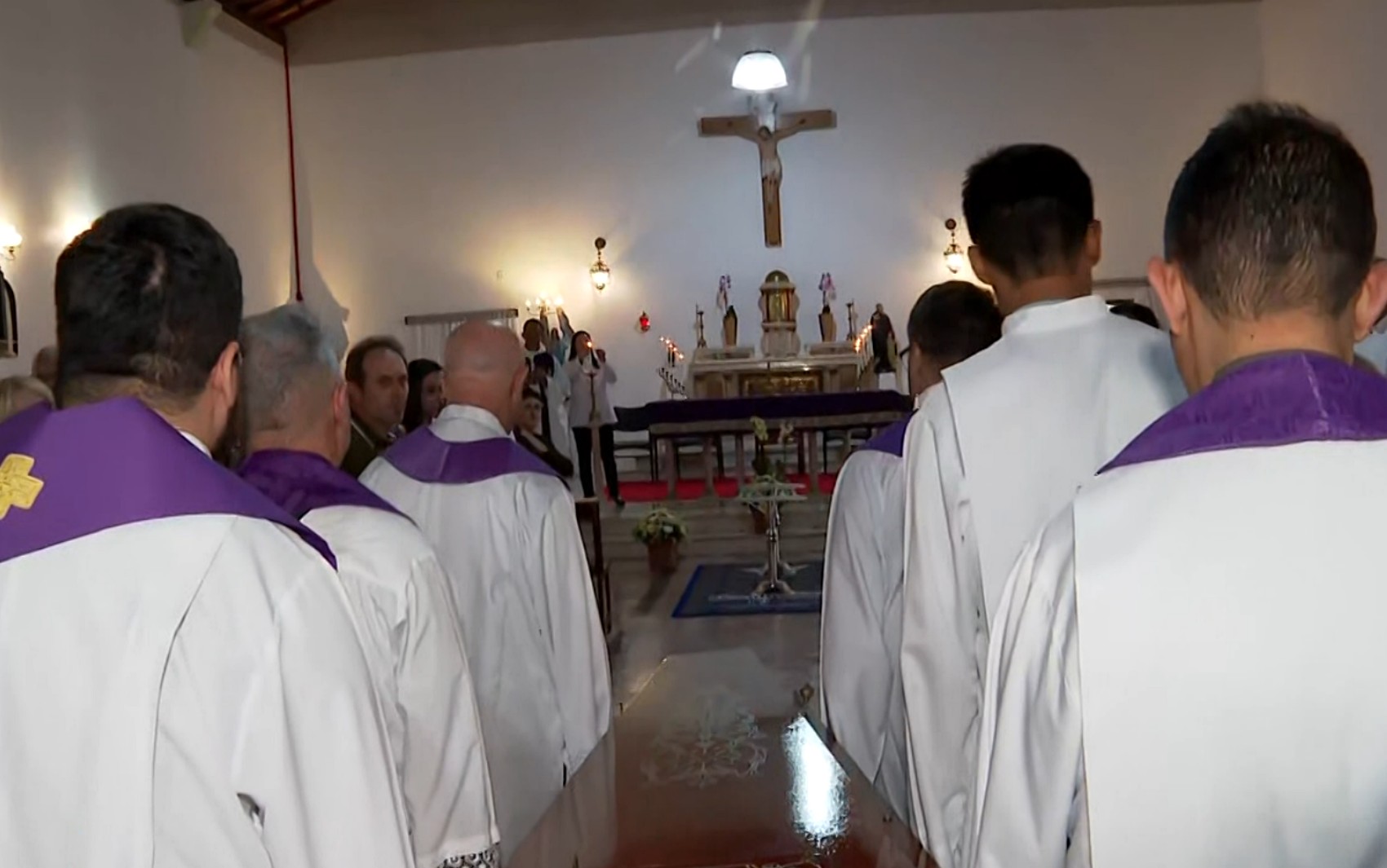 Padre morto em acidente no interior de SP é velado sob comoção de fiéis em MG