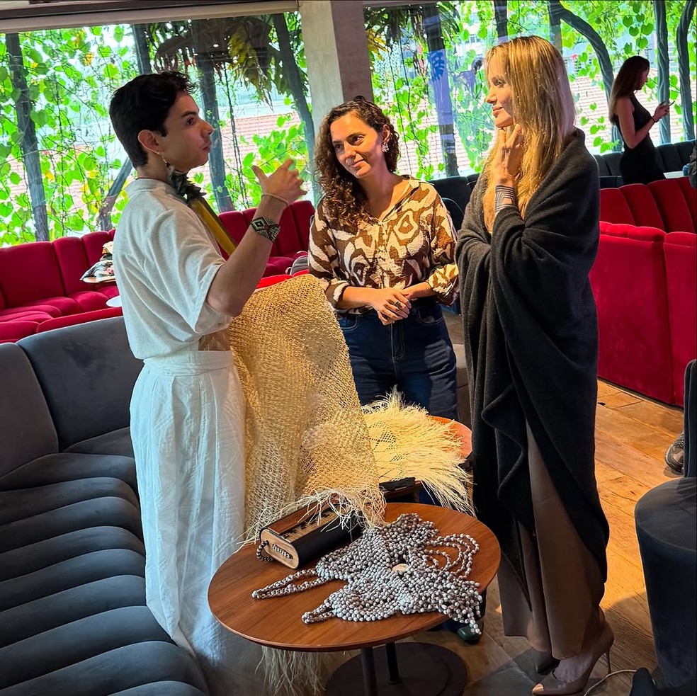 Encontro entre estilista amazonense e estrela do cinema ocorreu na sexta-feira, em São Paulo — Foto: Reprodução/Redes Sociais