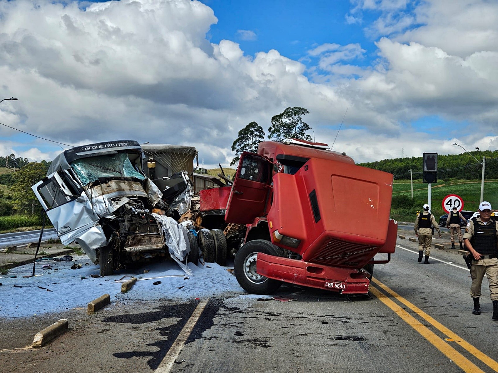 Duas pessoas morrem e oito ficam feridas em acidentes no Sul de Minas na quarta-feira
