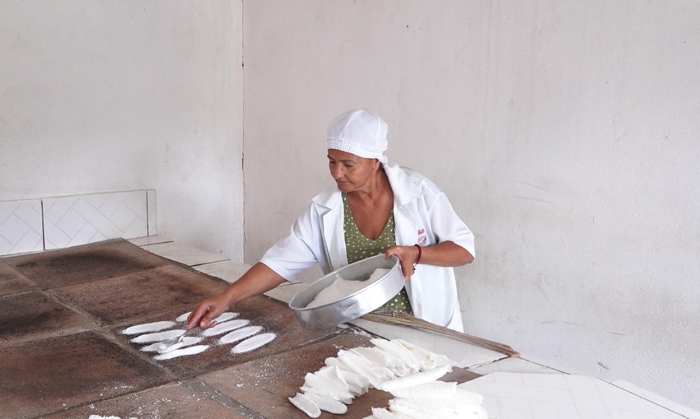 Produção do beiju se tornou símbolo de resistência feminina e empreendedorismo rural — Foto: TV Subaé