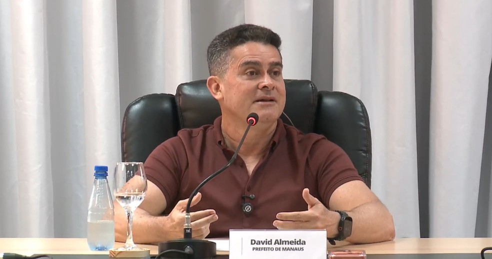 David Almeida dedicou live a responder às denúncias investigadas em Manaus — Foto: Reprodução
