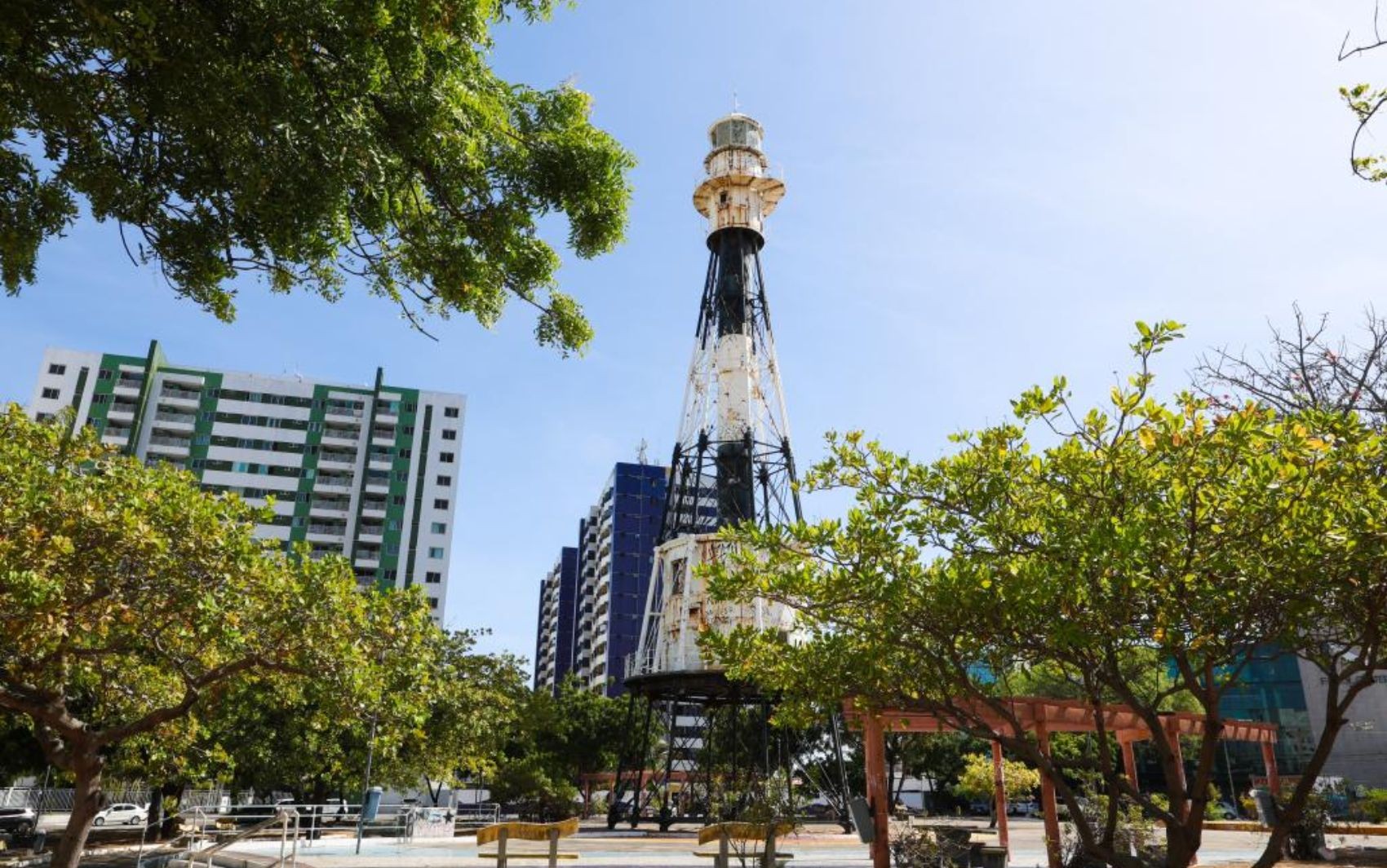 MPSE aciona Justiça e pede reforma urgente no Farol da Farolândia em Aracaju
