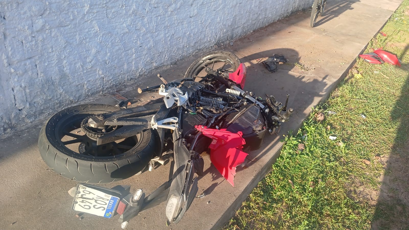 Motociclista fica gravemente ferido após colisão com carro na Estrada da Raposa, na Grande São Luís