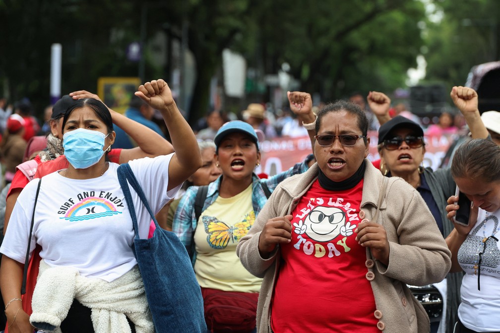 Professores do México protestam antes da Copa do Mundo da FIFA de 2026, na Cidade do México, México, em 9 de junho de 2026. — Foto: REUTERS/Luis Cortes