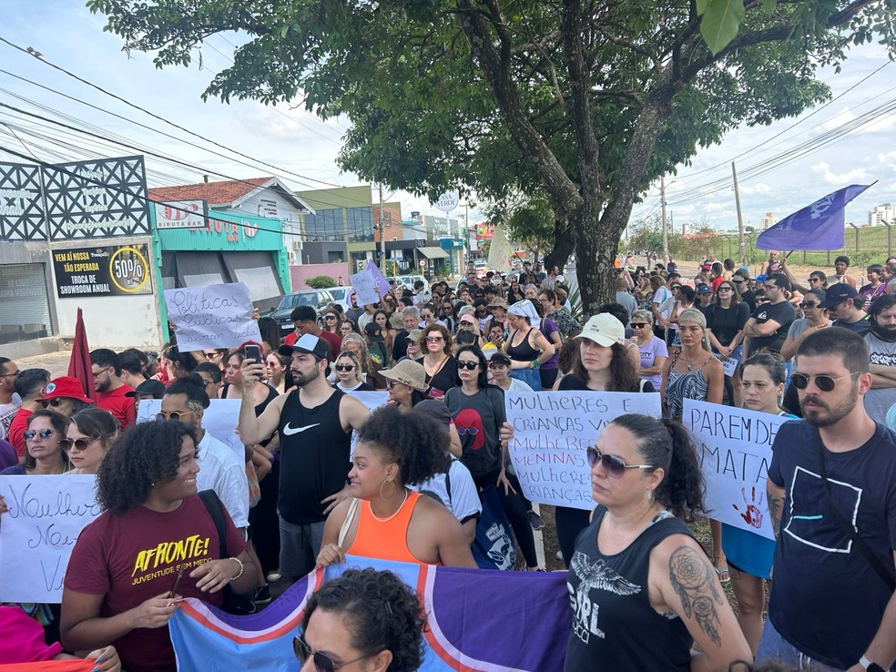 Protesto foi realizado em Bauru contra o feminicídio — Foto: Assessoria de imprensa do PSOL Bauru