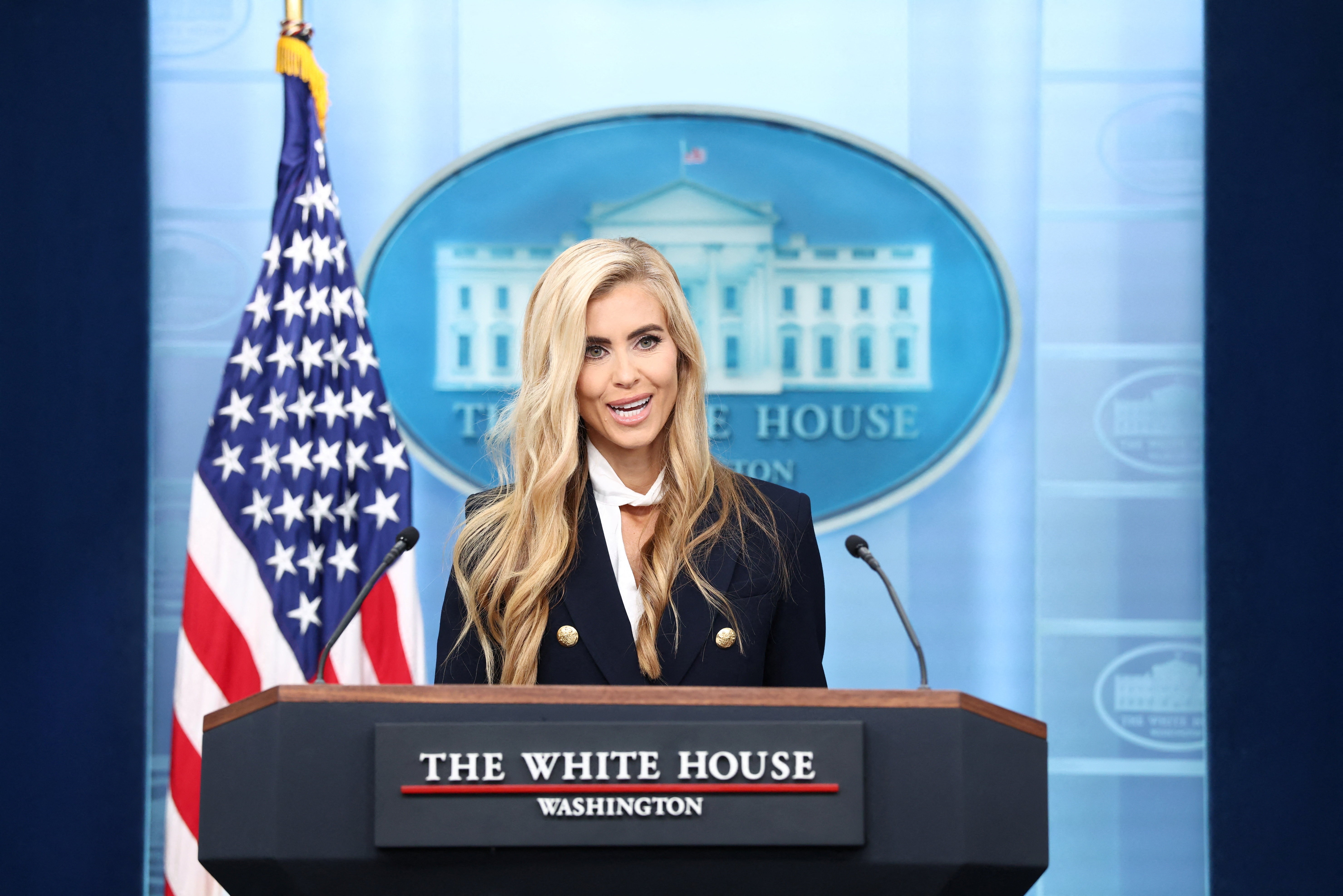 Nova secretária de imprensa de Trump minimiza potencial da China por falta de 'banheiros adequados'