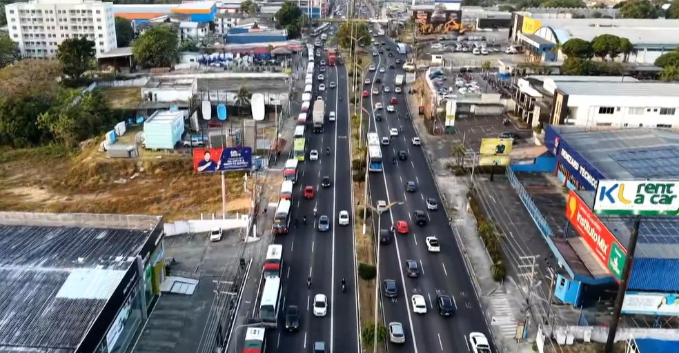 Paralisação na Avenida Torquato Tapajós — Foto: Reprodução/Globoplay