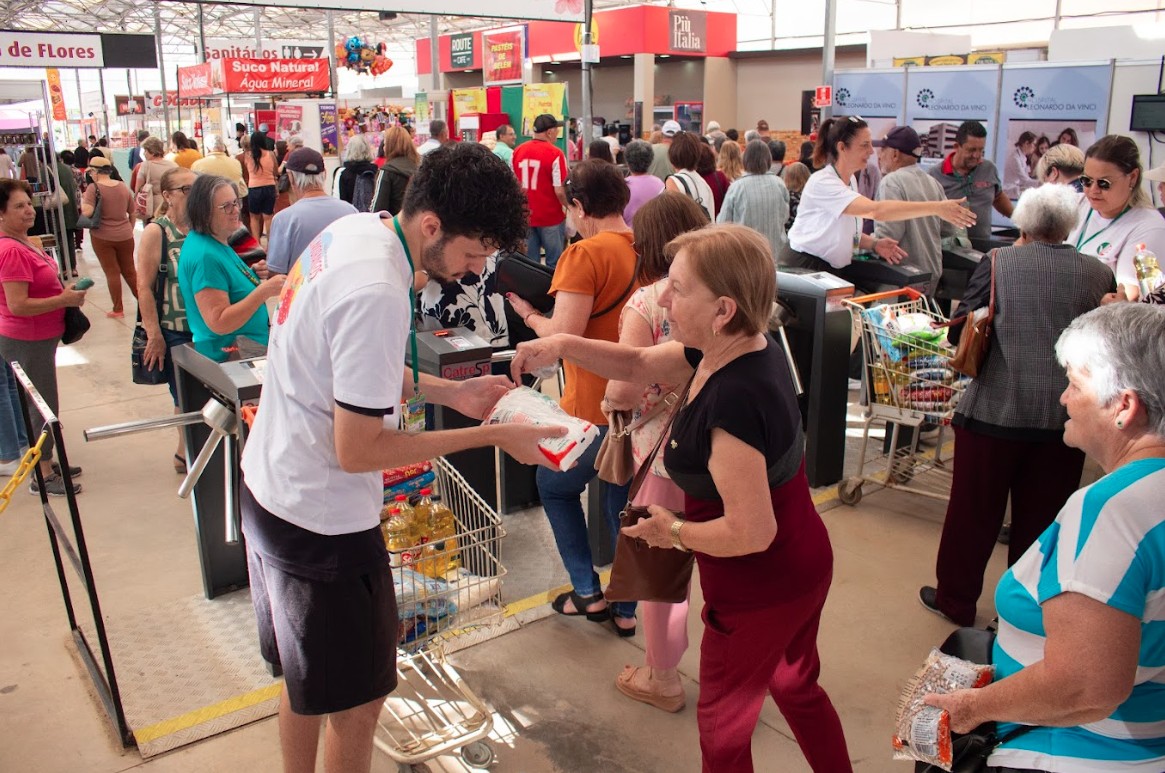 Festa de Flores e Morangos arrecada mais de seis toneladas de alimentos