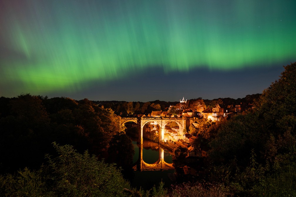 ap24285387644927 As melhores fotos da aurora boreal pelo mundo, após nova tempestade solar