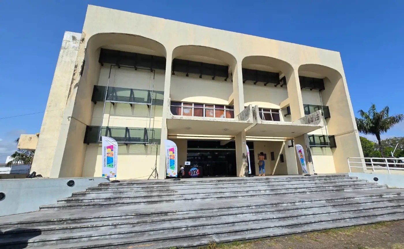 Governo do Amapá inicia reforma do Teatro das Bacabeiras após seis anos fechado