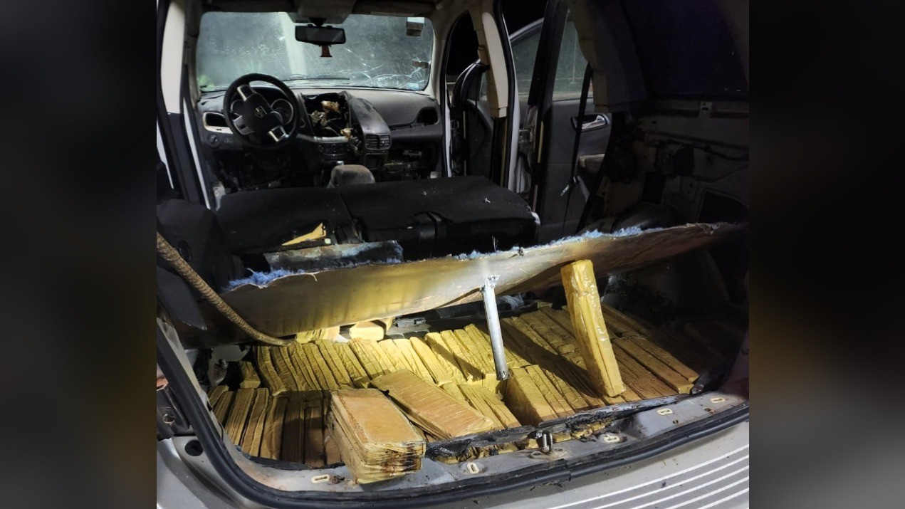 Cerca de 200 kg de maconha são achados em carro abandonado em pátio conveniado da PRF em SC