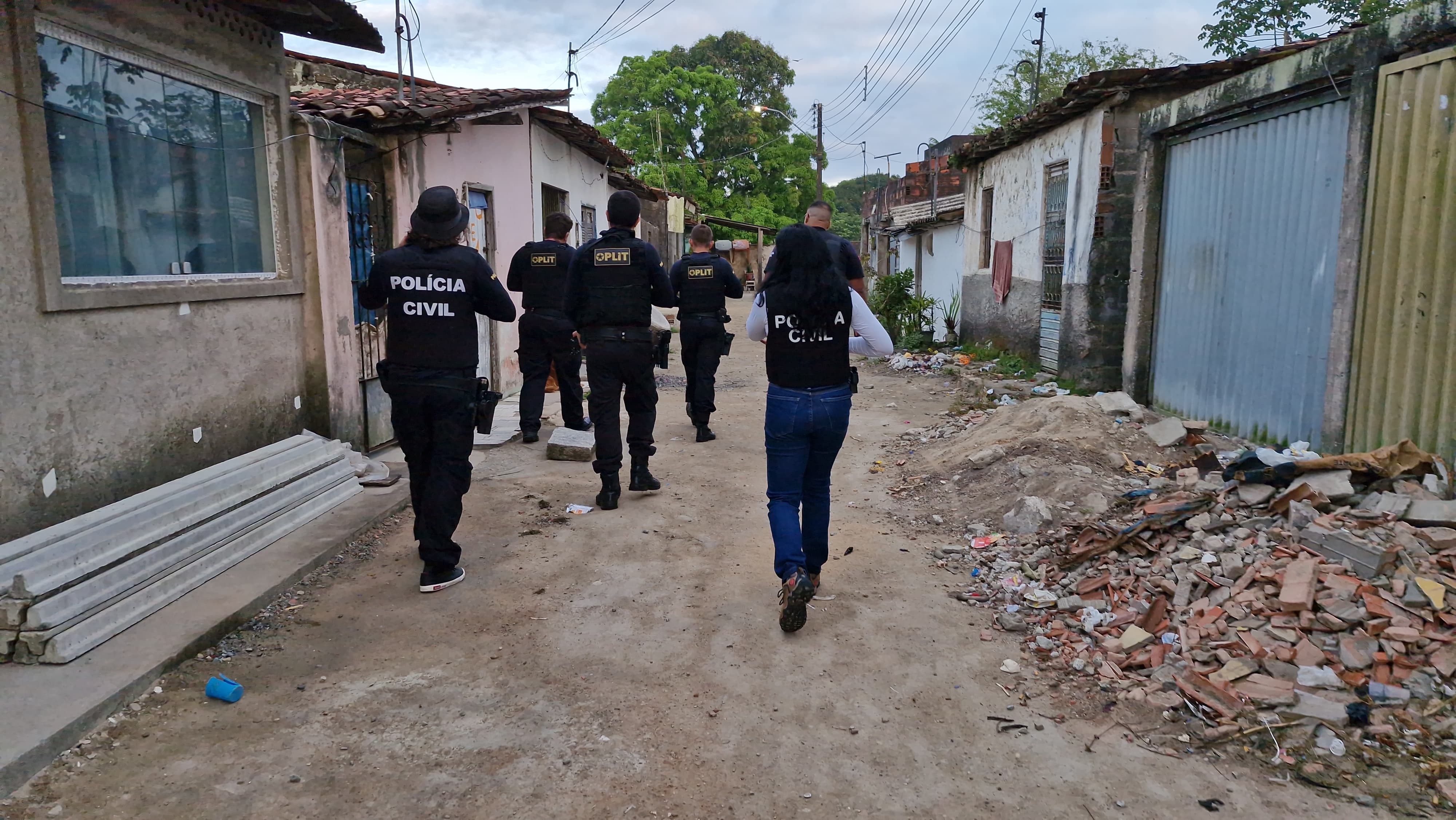 PC prende suspeitos de tentar matar jovem com machado e facão em Rio Largo