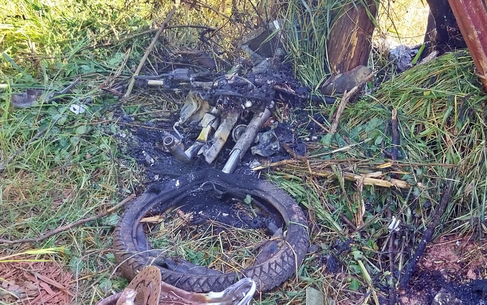 Motociclista morre após batida de frente com caminhão na BR-459, em Itajubá; veja outros acidentes