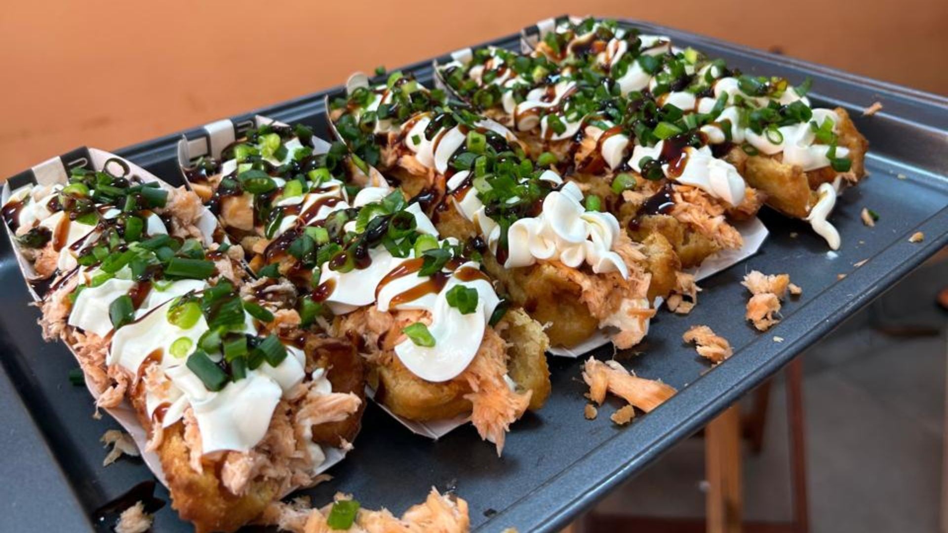 Lanchonete cria versão de churros sabor temaki com salmão, cream cheese e cebolinha no interior de SP: 'Um vício', diz empresária  