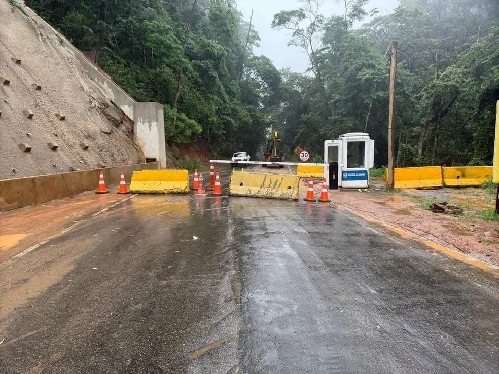Serra de Paracambi volta a ser interditada — Foto: Reprodução/Redes Sociais