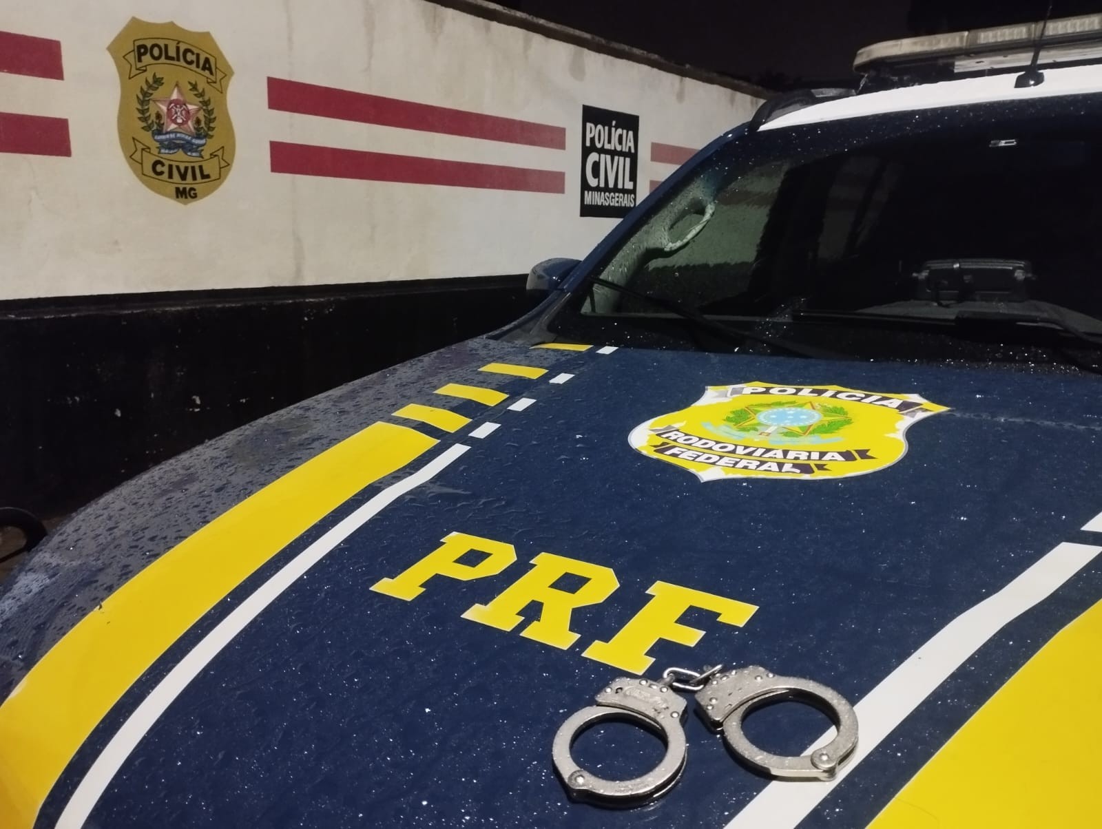 Passageiro de carro com mandado de prisão expedido na Paraíba é preso na BR-251, em Salinas