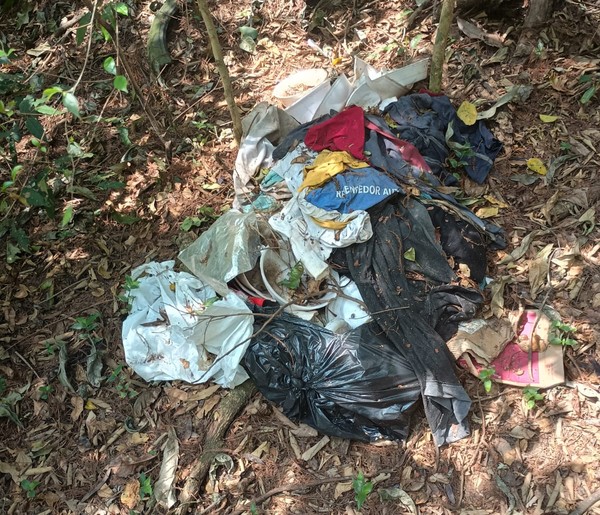 Roupas e objetos foram encontrados perto de onde Sônia foi localizada — Foto: Arquivo Pessoal