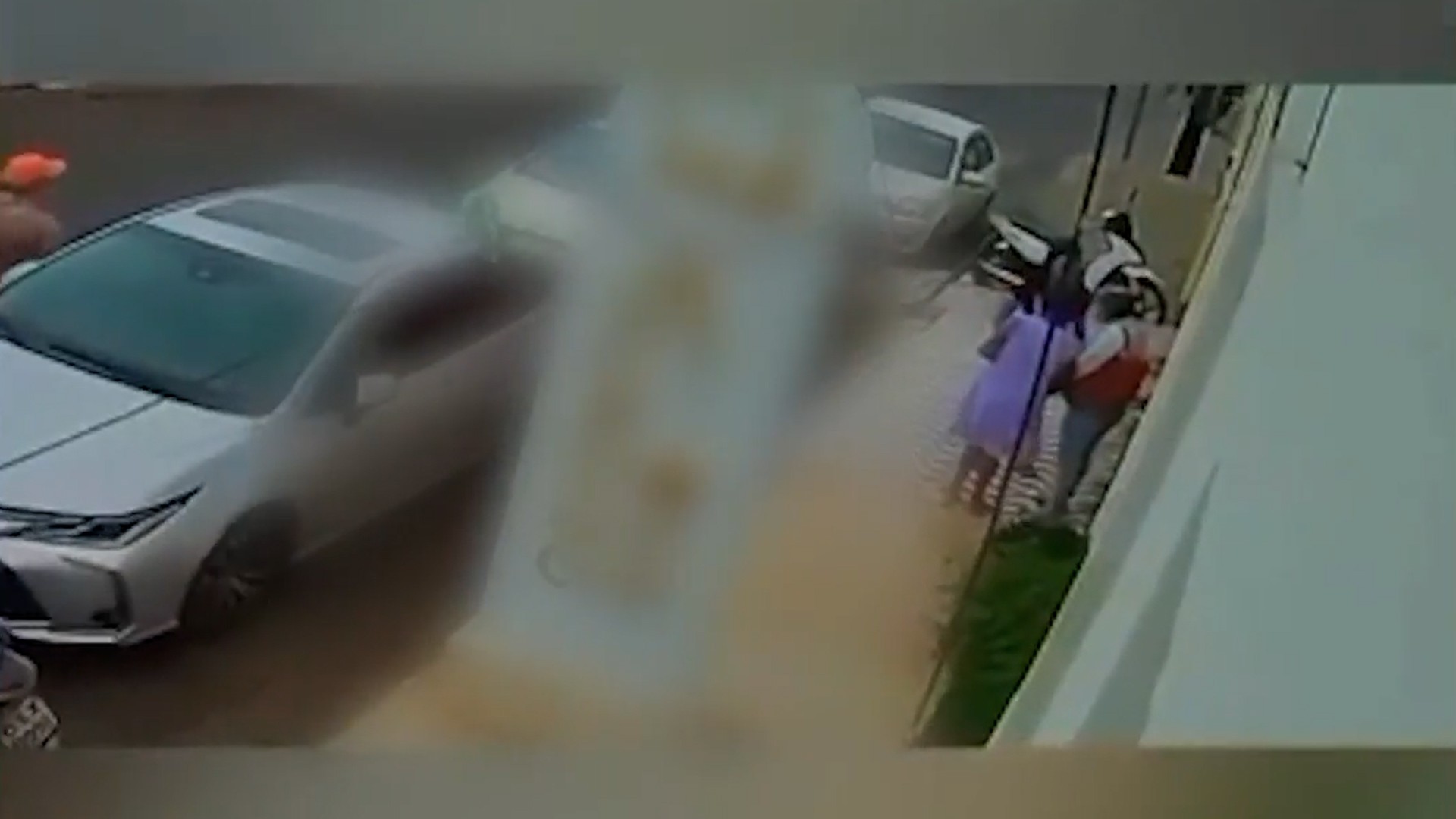 Idosa é assaltada por duas mulheres na porta de agência bancária em Santa Luzia; prejuízo passa de R$ 9 mil