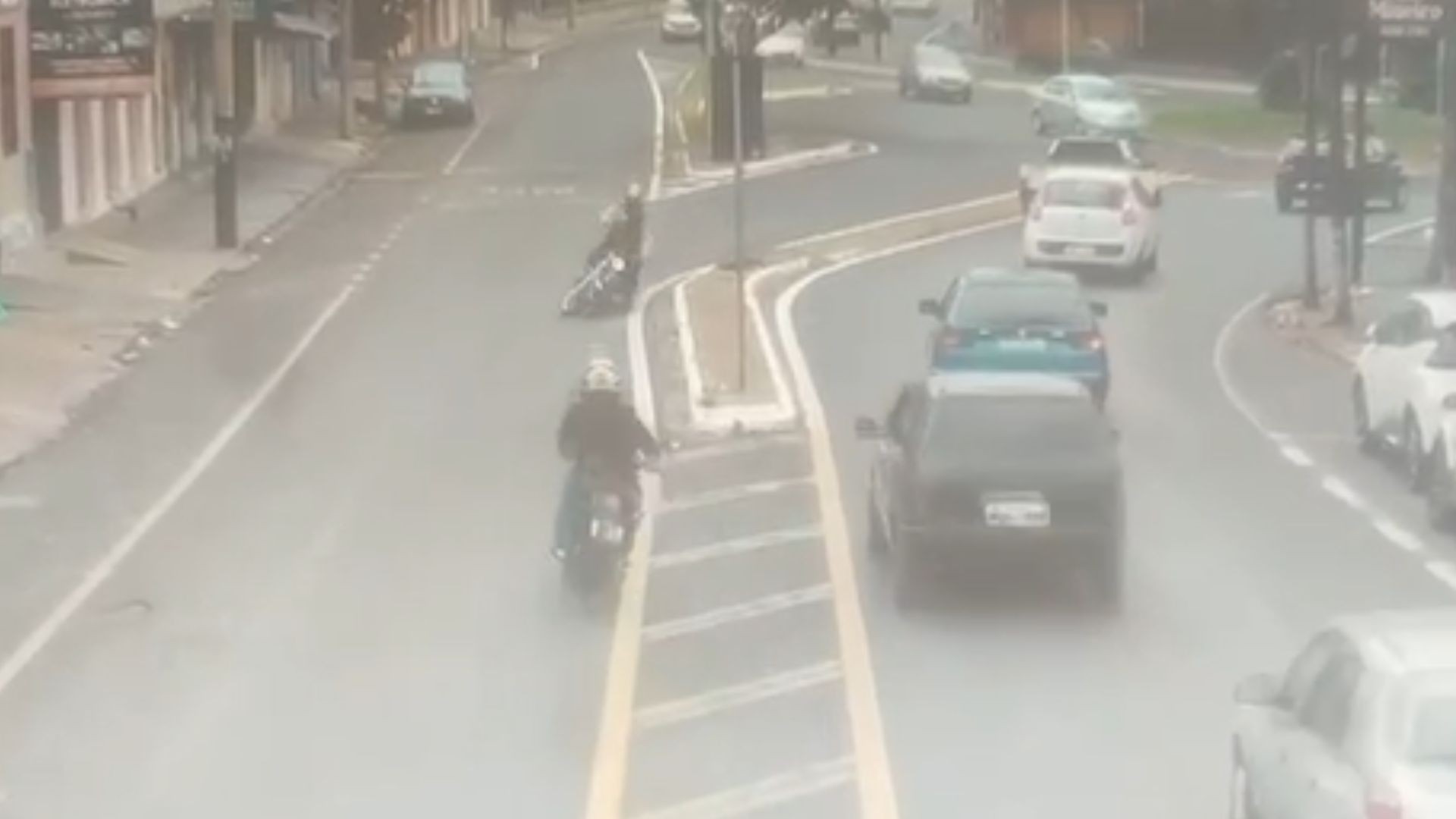 VÍDEO: Motociclista morre atingido por outro motociclista em Uberaba  