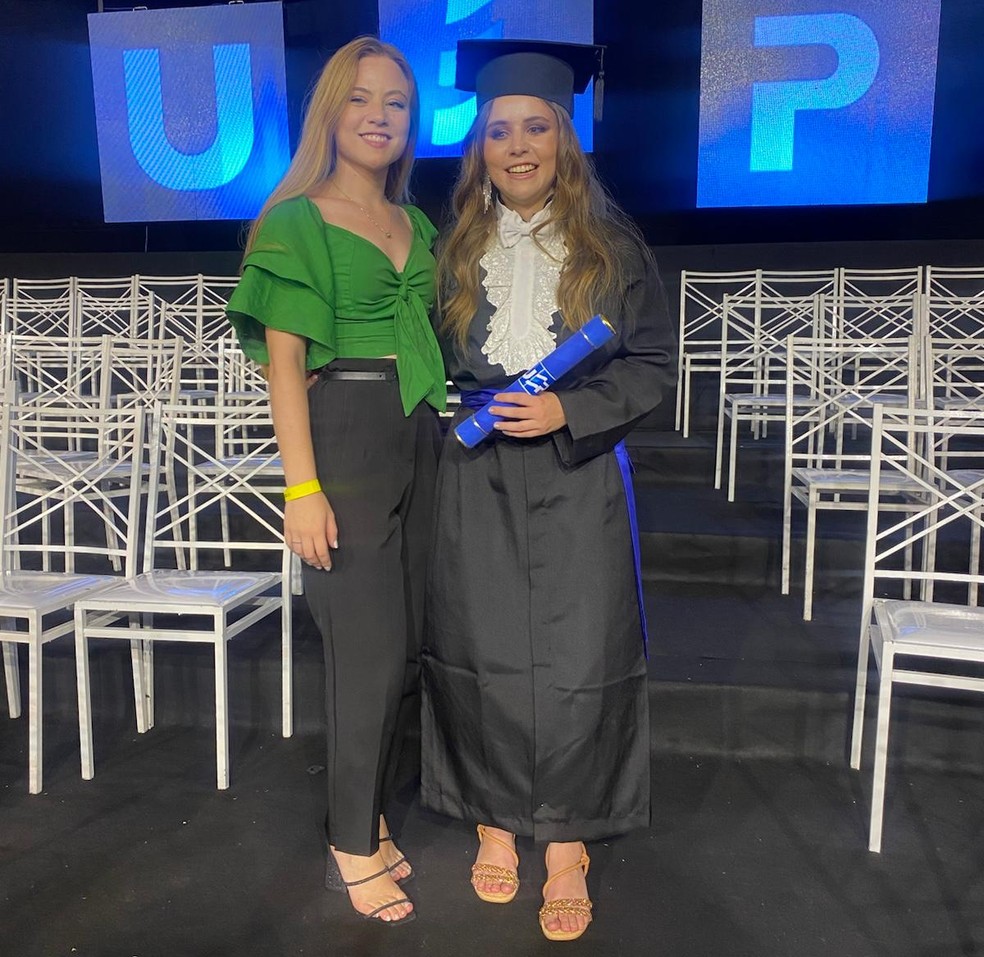 Taynara e a irmã, Tamires — Foto: Cedida pela família