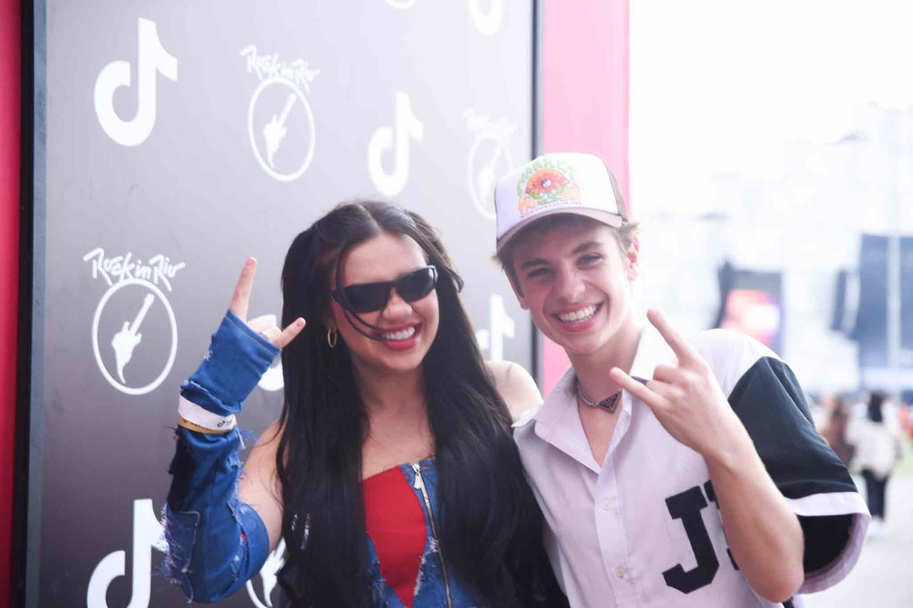 Vivi Wanderley e Juliano Floss no segundo dia de Rock in Rio 2022 — Foto: Leo Franco/AgNews