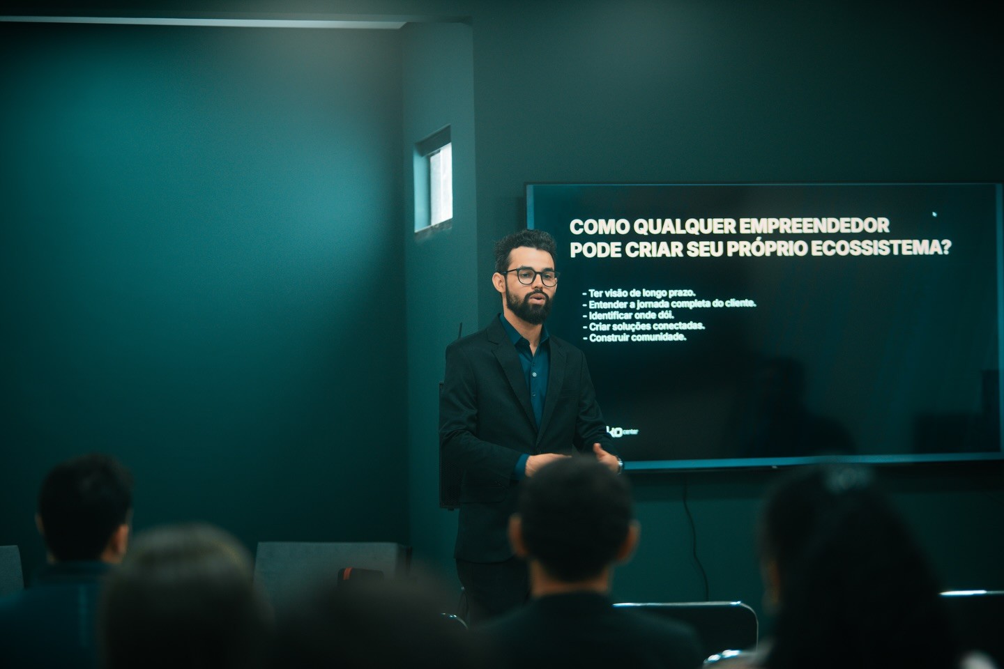 Inteligência artificial ganha espaço nos pequenos negócios e transforma a rotina de empreendedores