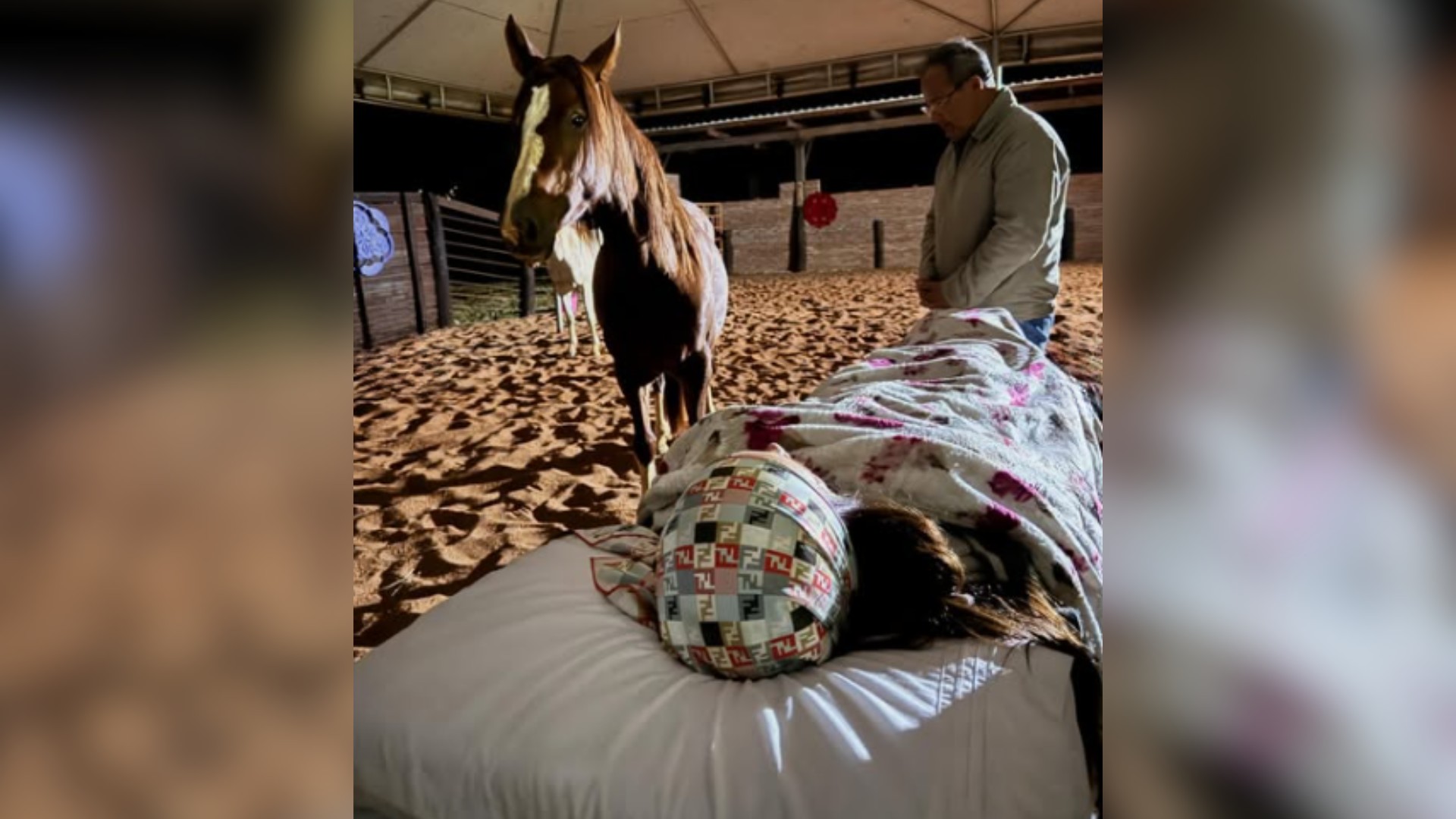 Fim do mistério! Visita de Anitta ao interior de MG teve terapia com cavalos e busca por 'reconexão emocional'