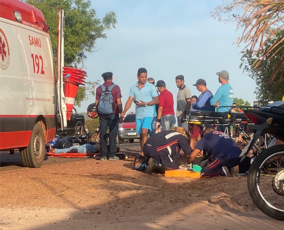 Equipes do Samu tentam socorrer vítima de acidente na PI-112, entre União e Teresina — Foto: Reprodução