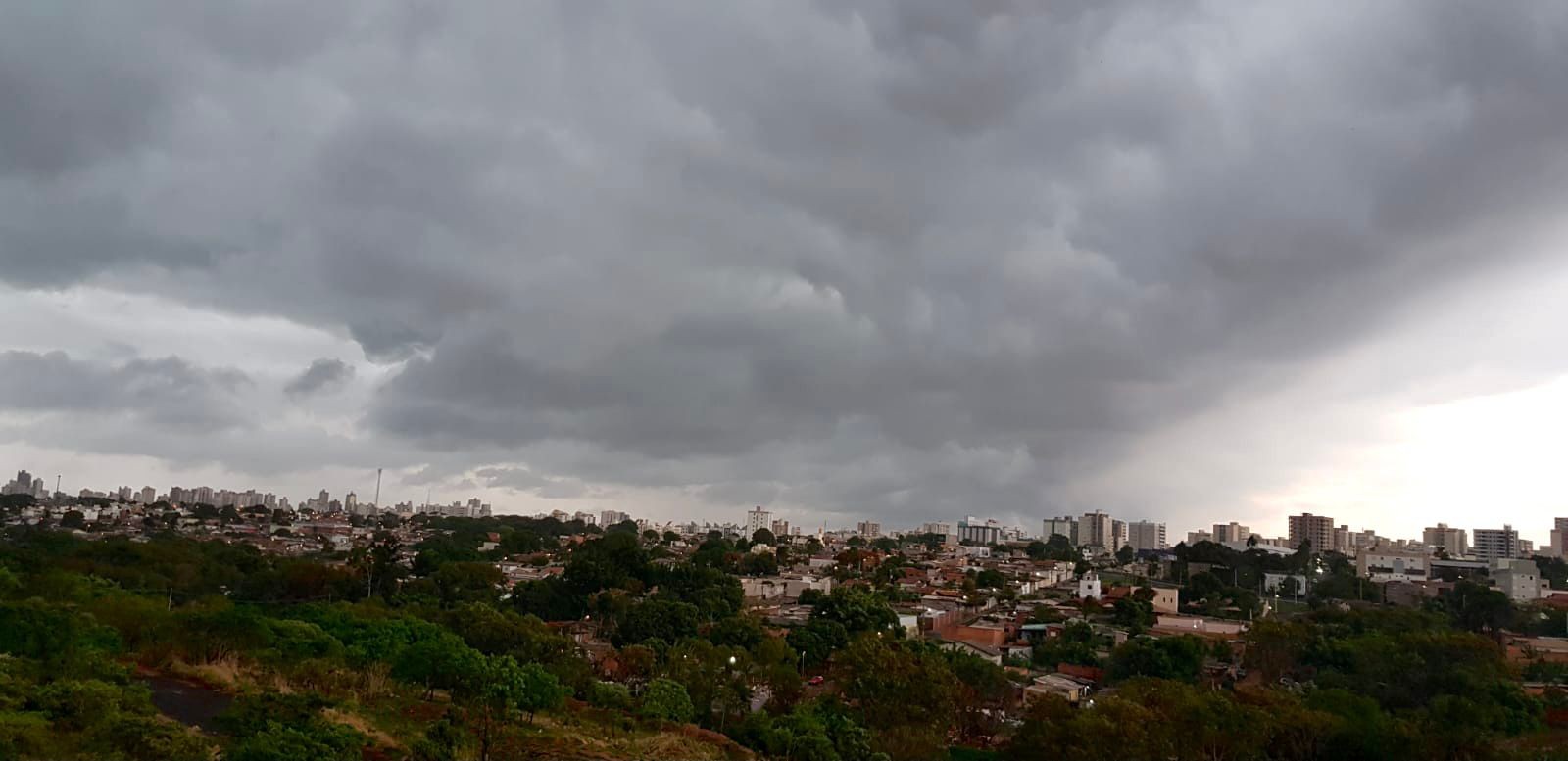 Frio deve permanecer junto com chuvas isoladas no Triângulo, Alto Paranaíba e Noroeste de MG