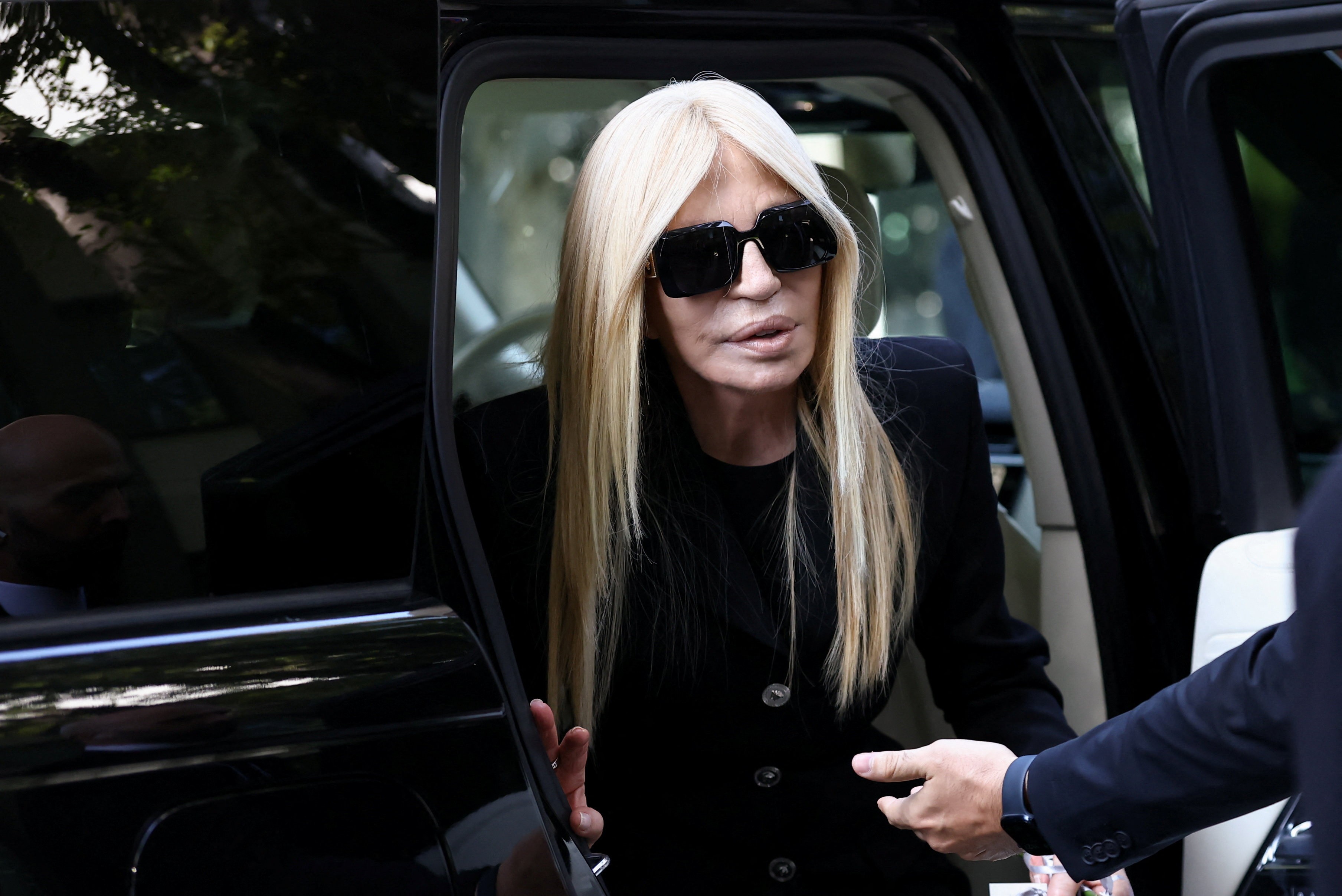 Figuras da moda, políticos e funcionários se despedem de Giorgio Armani em Milão; FOTOS