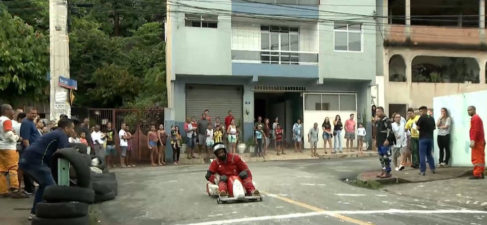 Competidores precisam usar equipamentos de segurança nas corridas — Foto: TV Gazeta