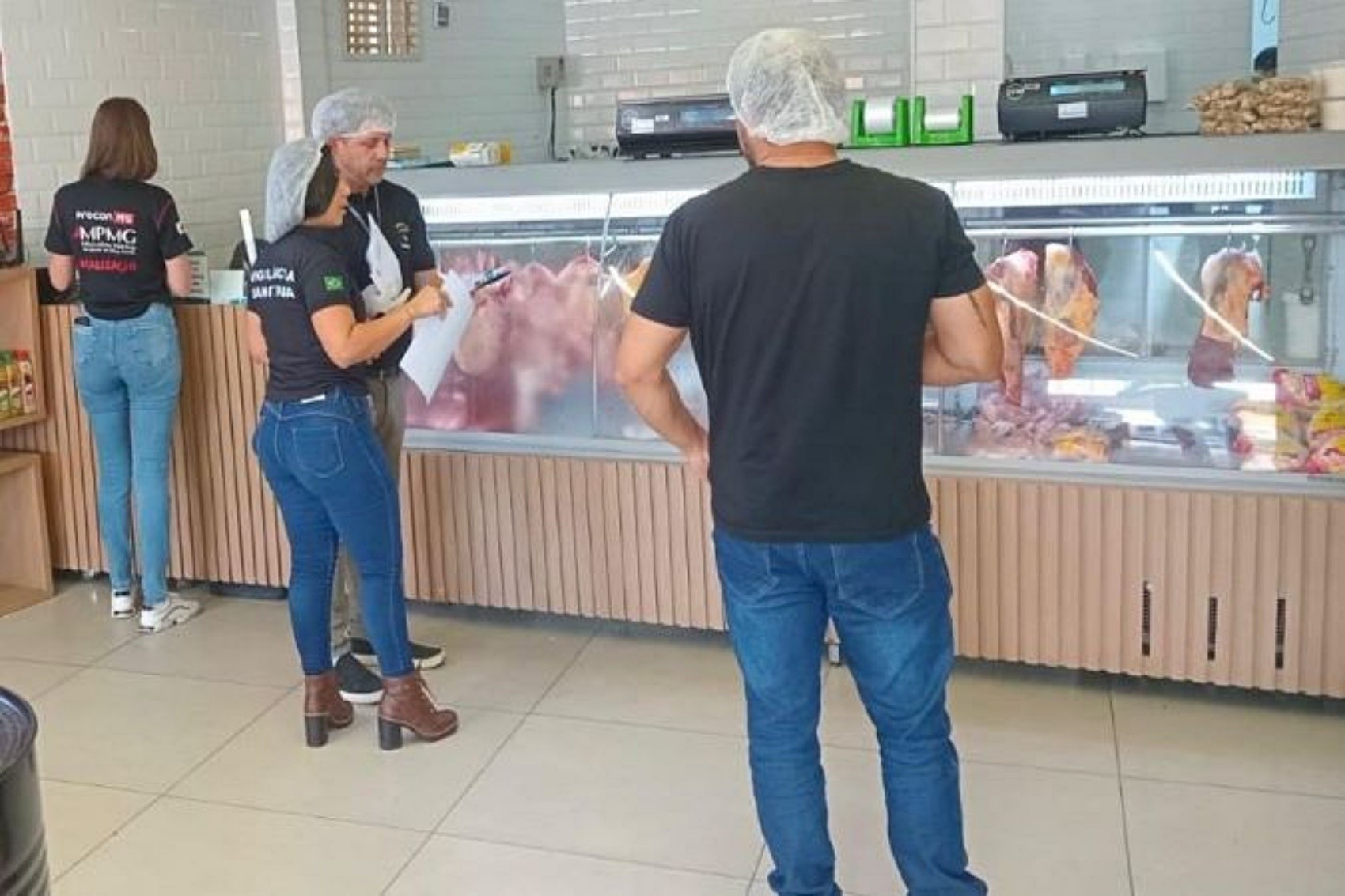 Fiscalização do MP encontra irregularidades de direito do consumidor e de higiene em açougues de Campo Belo