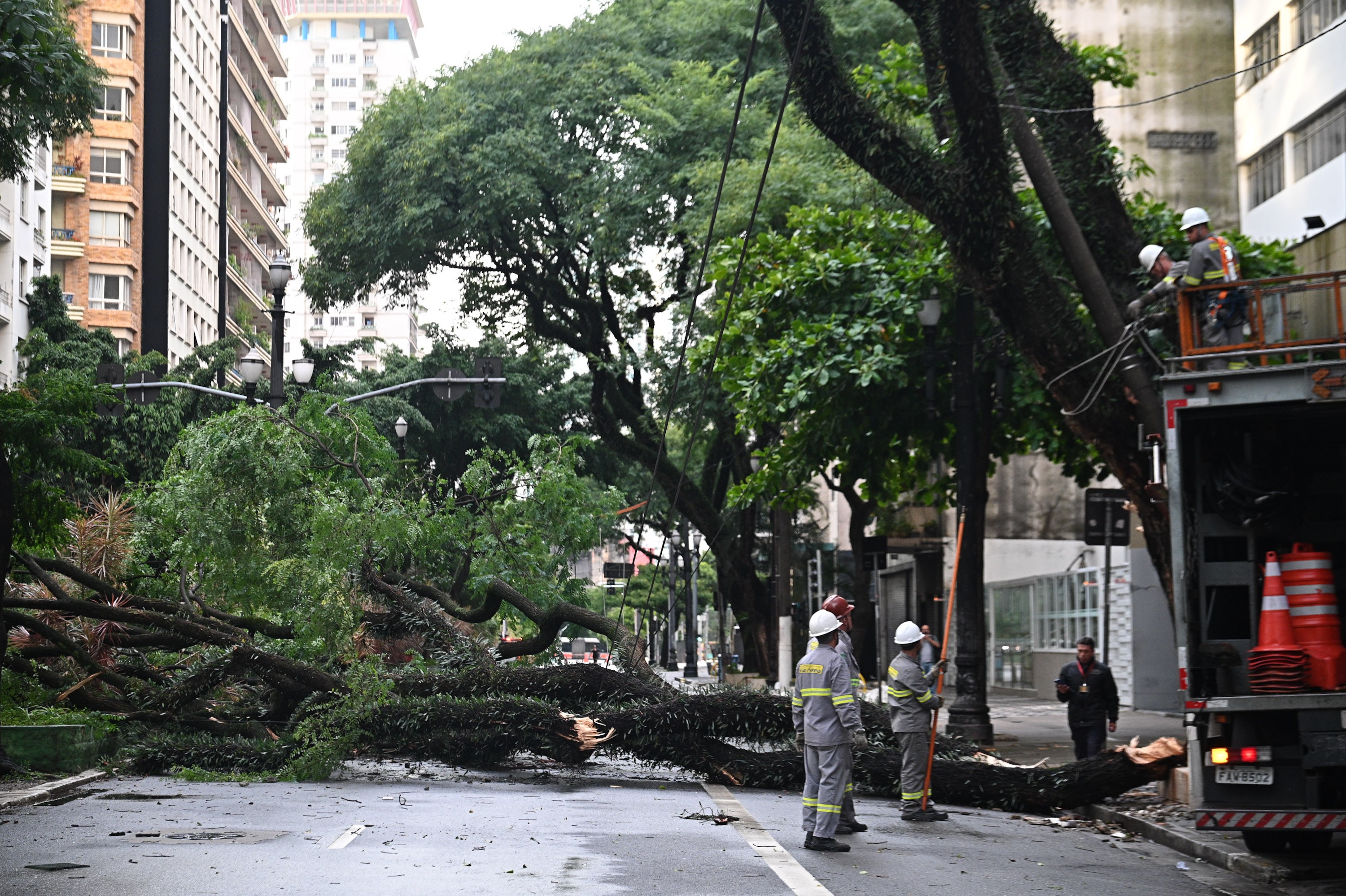 Chuva provoca alagamentos, transbordamento de córregos e deixa cidade de SP em atenção 