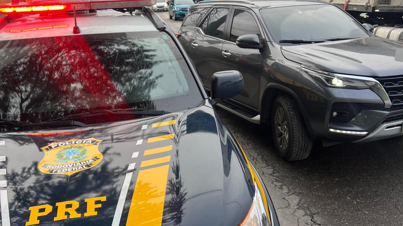 PRF em Caruaru identifica suposto esquema de clonagem de veículo de luxo ocorrido no RJ