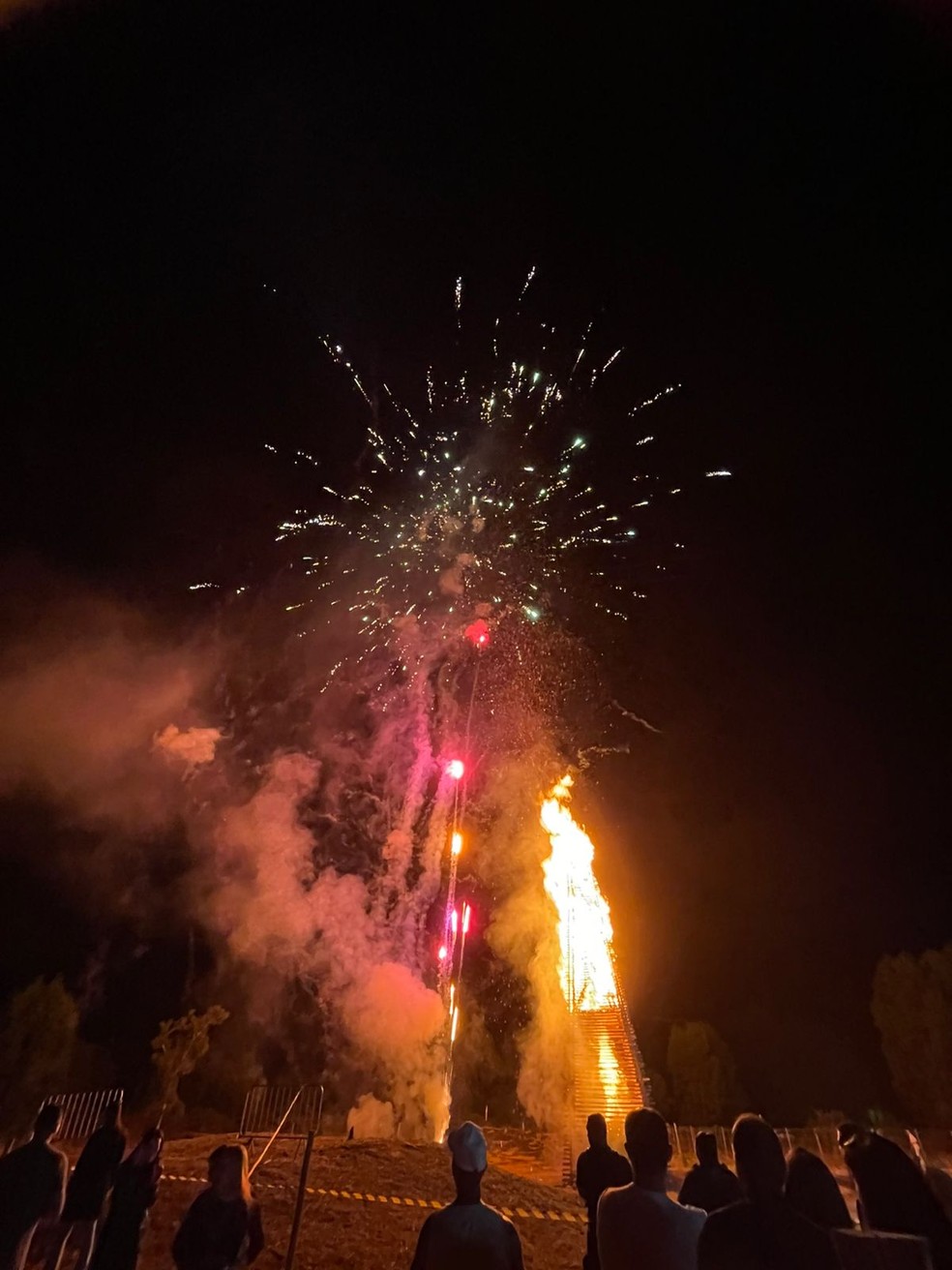 Fogueira será acessa à meia noite de terça-feira (24) — Foto: Prefeitura de Carmo do Cajuru/Divulgação