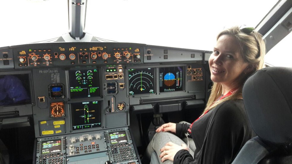 Nathalie Porto na cabine do avião — Foto: Arquivo Pessoal