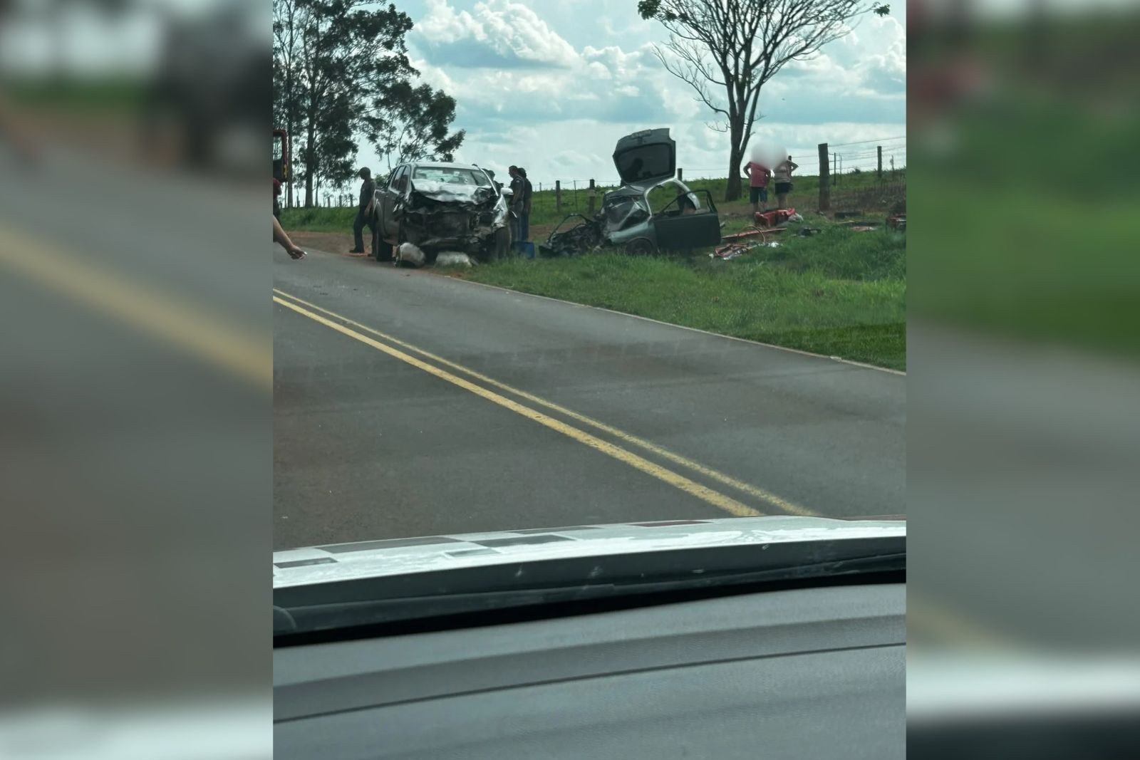 Acidente entre carro e caminhonete deixa quatro mortos em rodovia de Piacatu