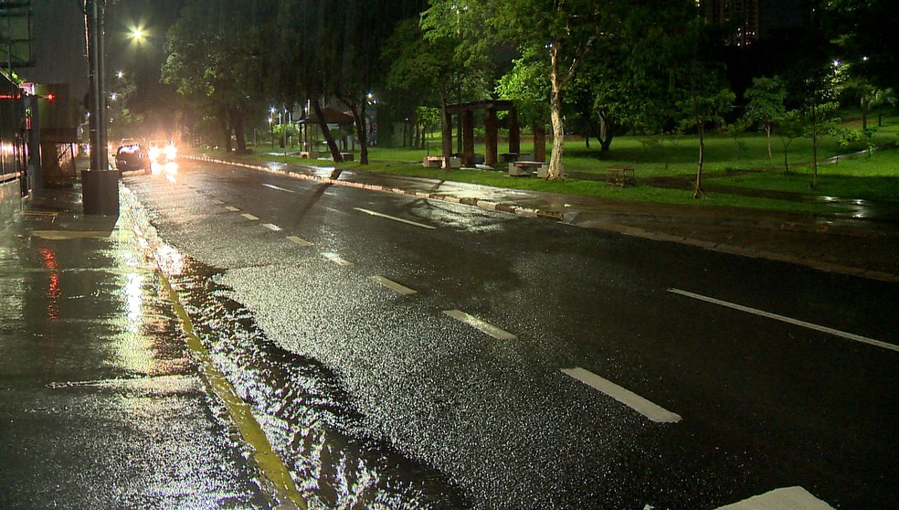 Chuva no Parque do Povo, em Presidente Prudente (SP) — Foto: TV Fronteira