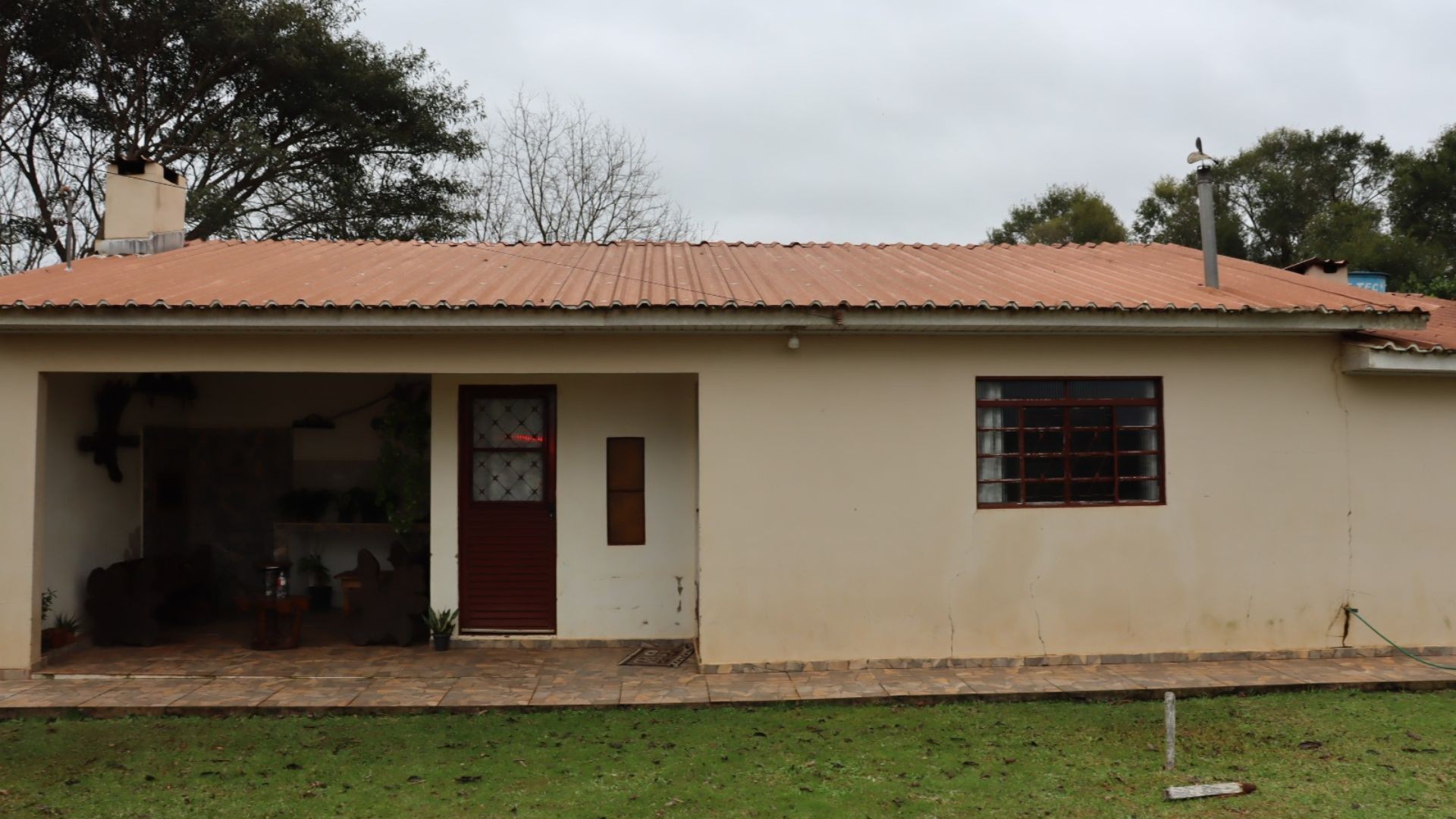 Neto encontra casal de idosos morto dentro de casa no interior do RS