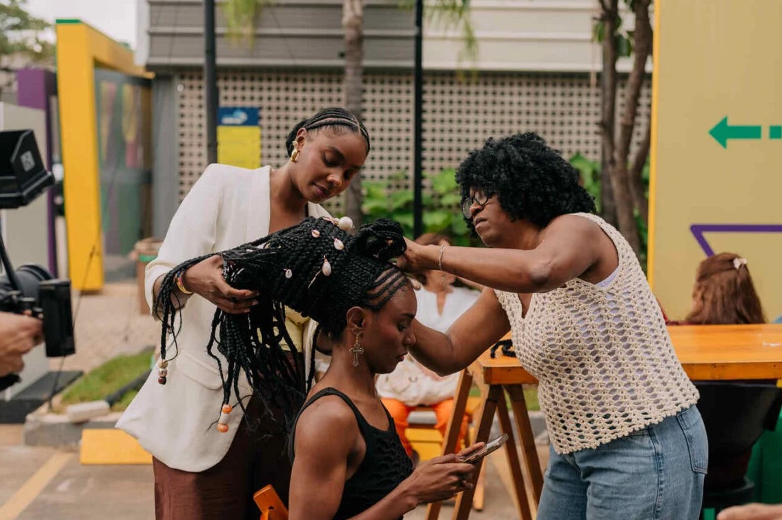 Projeto oferece 300 vagas gratuitas de qualificação para mulheres na capital e Grande BH; veja locais