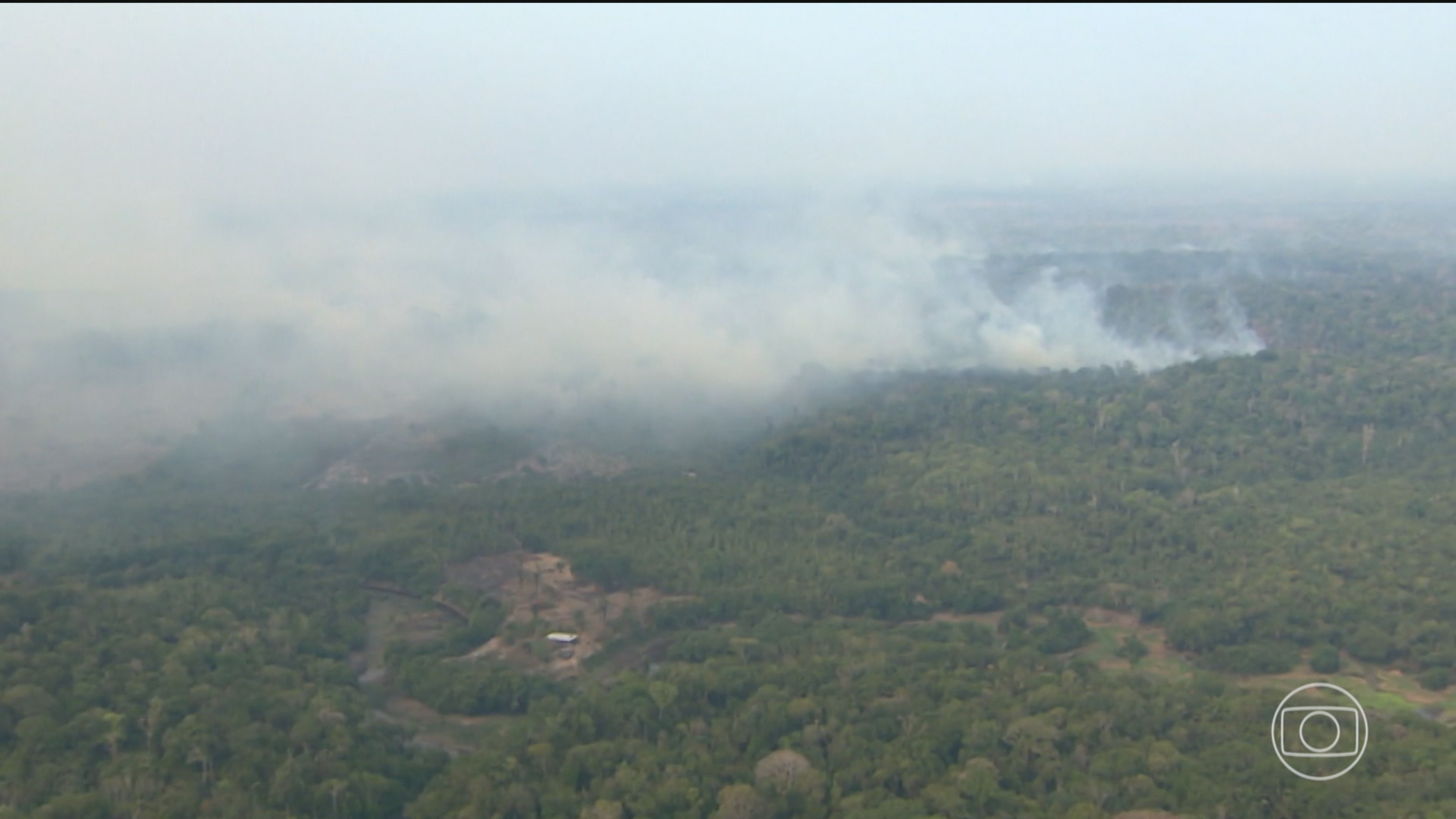 Pelo nono dia seguido, capital do Amazonas fica encoberta pela fumaça de incêndios florestais
