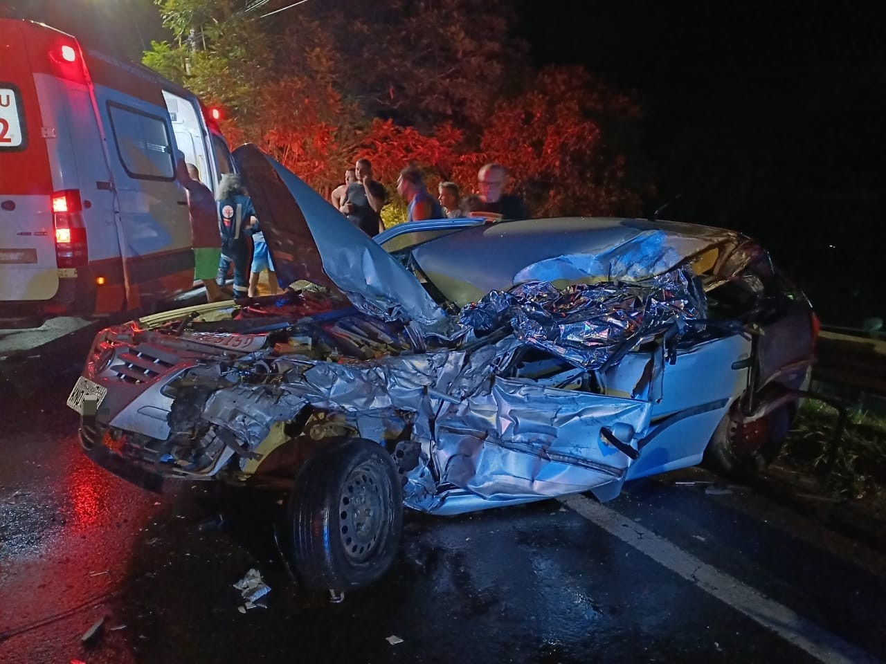 Acidente entre carro e ônibus deixa homem morto na BR-393, em Sapucaia