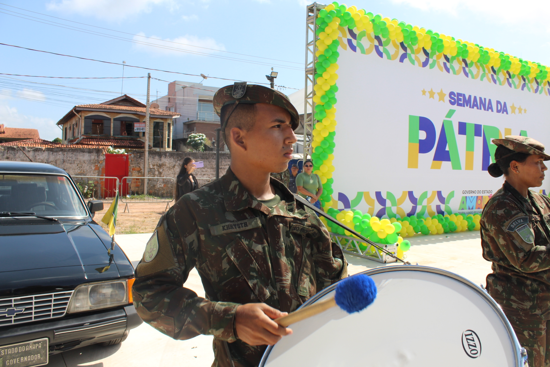 Militar que vendia 'chopp' para comprar instrumento toca pela primeira vez em desfile no Amapá