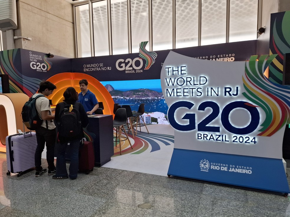 Estande da Secretaria de Turismo do Rio de Janeiro para o G20 no Aeroporto Internacional Tom Jobim — Foto: Cristina Boeckel/ g1